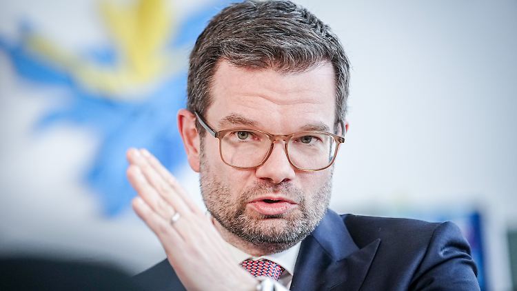 Bundesjustizminister Marco Buschmann meint, seine Unterhaltsrechtsreform könnte Väter dazu bringen, sich mehr zu engagieren.