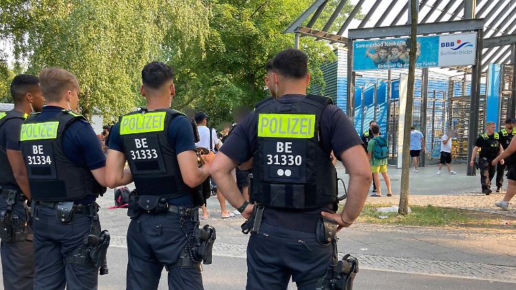 Erneut muss die Polizei im Columbiabad aktiv werden (Archivbild).