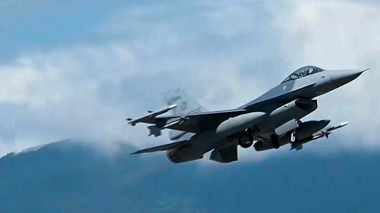 Seit Beginn des Krieges fordert Kiew moderne F-16-Jets.