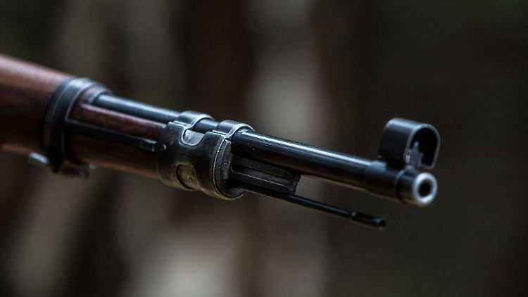 Die Polizei habe Ermittlungen aufgenommen und die benutzten Waffen sichergestellt. (Symbolbild)