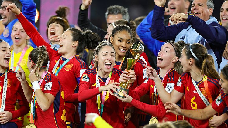 Der spanische Fußball ist seit dem gewonnenen WM-Titel mächtig in Aufruhr.