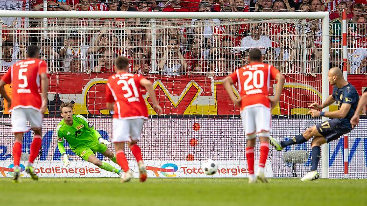 Hier ist der Ball, Herr Rönnow. 