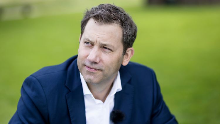 "Wir müssen die Dinge lösen, die gerade auf dem Tisch liegen", so Klingbeil.