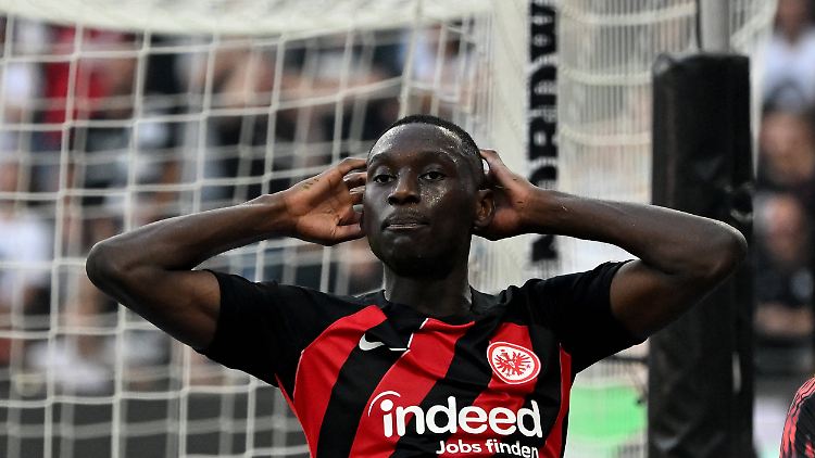 Der letzte Torjubel für Frankfurt? Randal Kolo Muani ist auf dem Sprung nach Paris. 