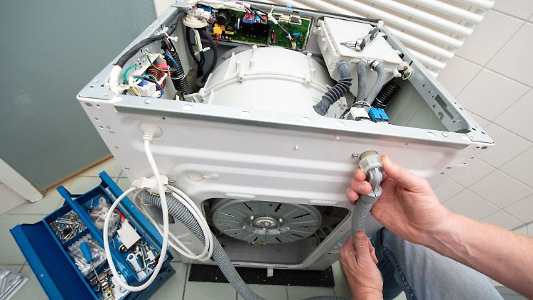 In der Regel müssen Beschäftigte Handwerkertermine so vereinbaren, dass sie außerhalb der eigenen Arbeitszeit liegen.