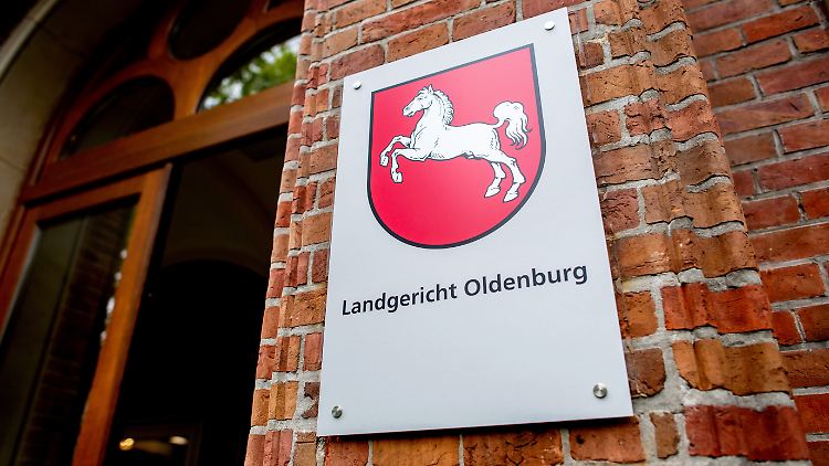 Das Landgericht Oldenburg verhängte eine Haft- und Bewährungsstrafe gegen die beiden angeklagten Ex-Steinhoff-Manager.