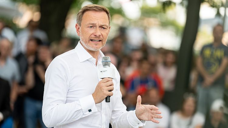 "Es gibt einen ganz klaren statistischen Zusammenhang zwischen Zuwanderung und Kinderarmut", sagte Linder.