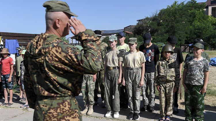 Militärunterricht gab es bereits in der Sowjetunion - nun wird er wieder eingeführt. 