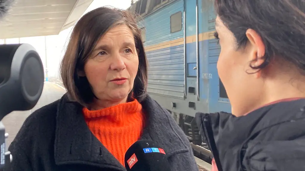 photo-5931686411344396757-y