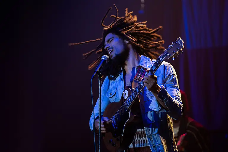 Kingsley-Ben-Adir-als-Bob-Marley-in-einer-Szene-des-Films-Bob-Marley-One-Love