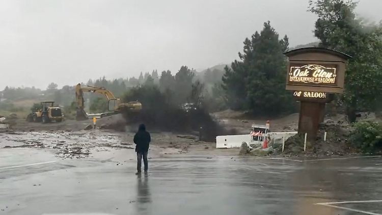 Im kalifornischen Oak Glen beginnen die Aufräumarbeiten.