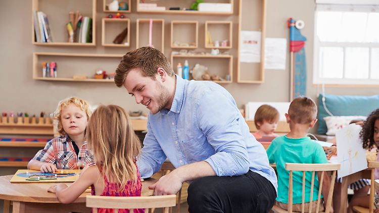 Mittlerweile finden sich mehr Männer in den deutschen Kindergärten.