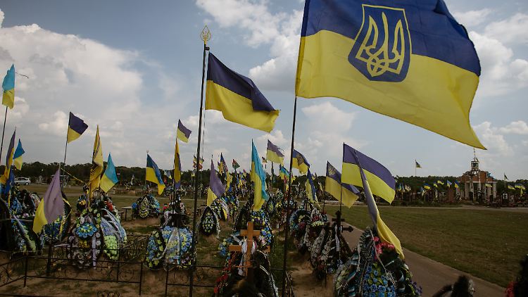 Bereits Zehntausende ukrainische Soldaten verloren im Krieg ihr Leben.
