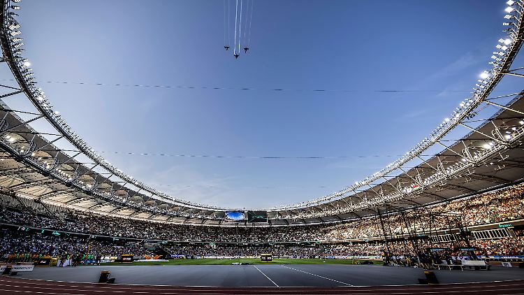 Das Leichtathletik-Stadion in Budapest während der Eröffnungsfeier der WM.