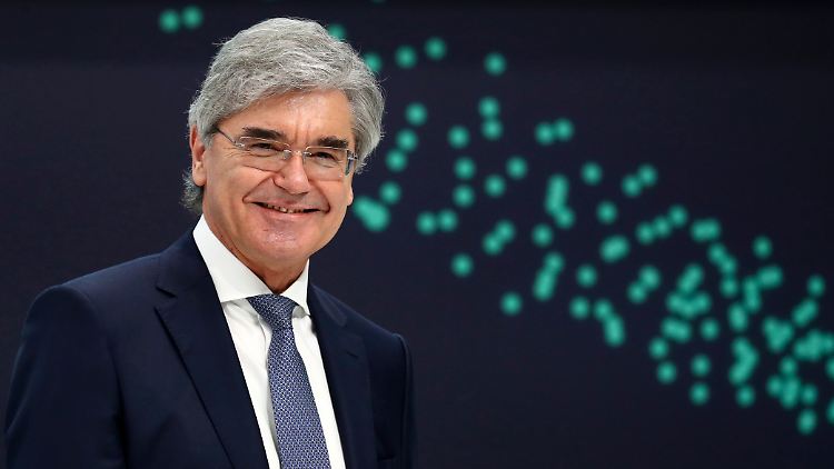 "Gib nie vor, jemand anders zu sein. Weil das geht auf Dauer schief", lautet der Rat von Joe Kaeser.