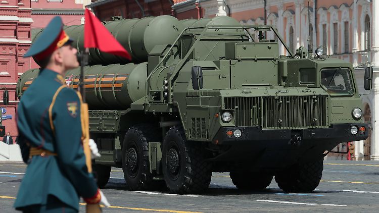 Ein russisches Flugabwehrsystem vom Typ "S-400 Triumf" bei einer Militärparade in Moskau zum Sieg über Nazi-Deutschland im Mai 2023. 