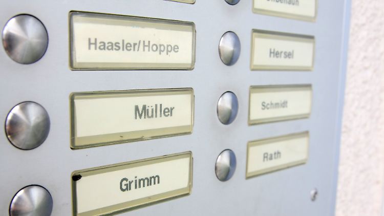 Bald dürfte der eine oder andere Name auf den deutschen Klingelschildern getauscht werden.