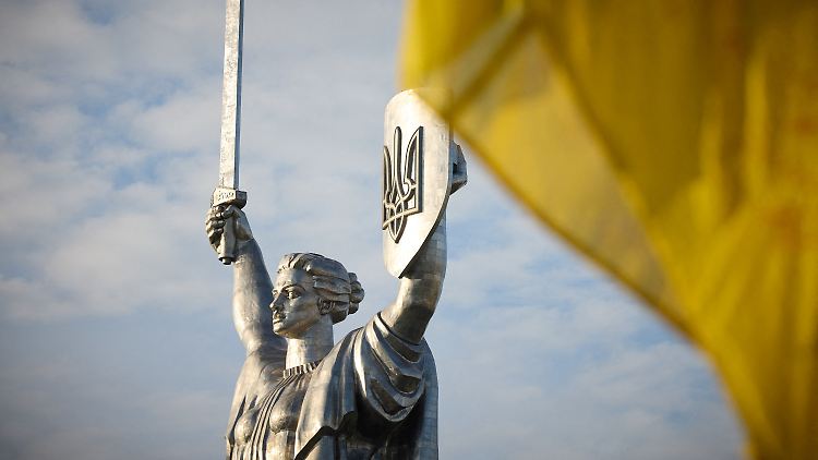 Die überwiegende Emotion, die die meisten Ukrainer verspüren, wenn sie an ihr Land denken, ist Stolz. 