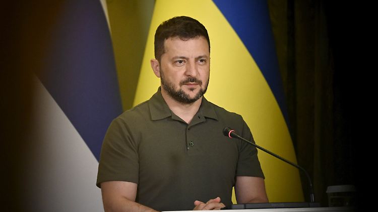Die Passage über Wolodymyr Selenskyj wurde nach erneuter redaktioneller Prüfung entfernt, teilte der DLF im Nachhinein mit.