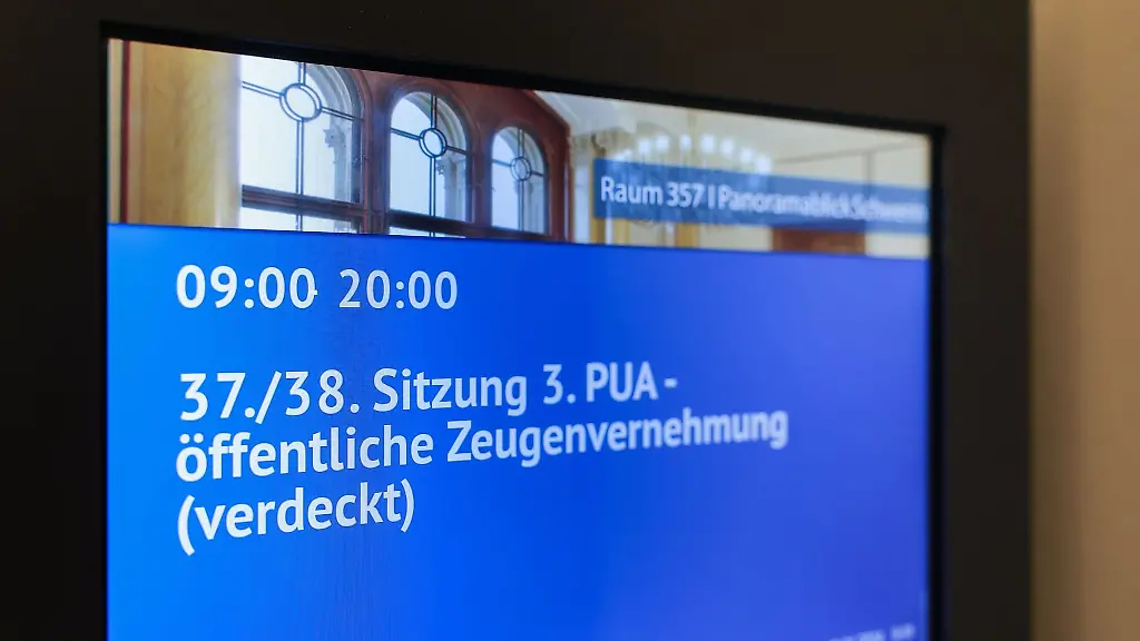 Der-Parlamentarische-Untersuchungsausschuss-befragt-Zeugen