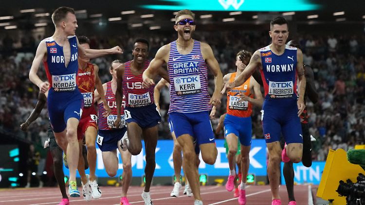 Josh Kerr jubelt, während Jakob Ingebrigtsen eine unerwartete Niederlage hinnehmen muss.