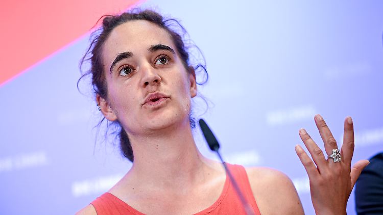 "Die klassische linke Politik hat die Arbeiter:innenschaft im Blick. Und die ist heute zum großen Teil migrantisch", sagt Carola Rackete.
