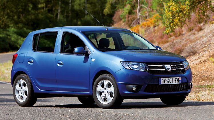 Auf den ersten Blick sieht der Dacia Sandero nicht aus wie ein Billigheimer; die Formensprache wirkt gefällig.