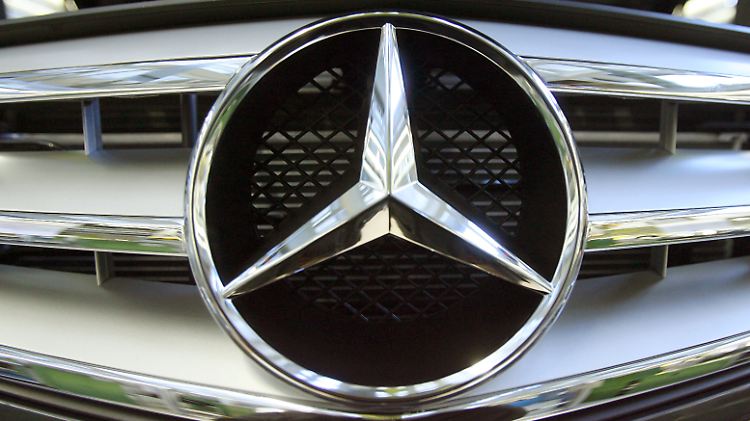 Besonders der Stern glänzt derzeit am Daimler-Firmament. Mercedes sorgt mit Rekordverkäufen für klingelnde Kassen.