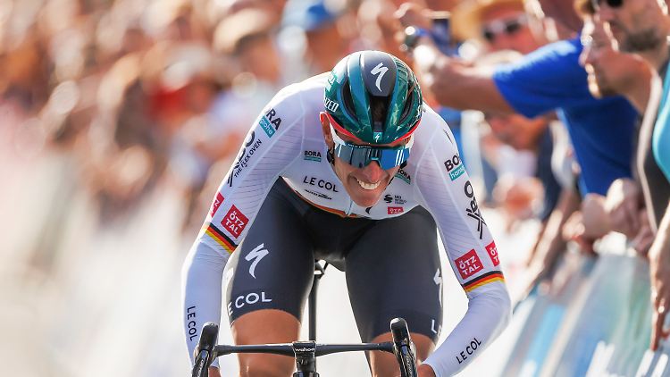 "Wir haben wertvolle Sekunden verloren, aber die Tour ist noch nicht vorbei. Wir müssen jetzt einen Plan machen", sagt Nils Politt.