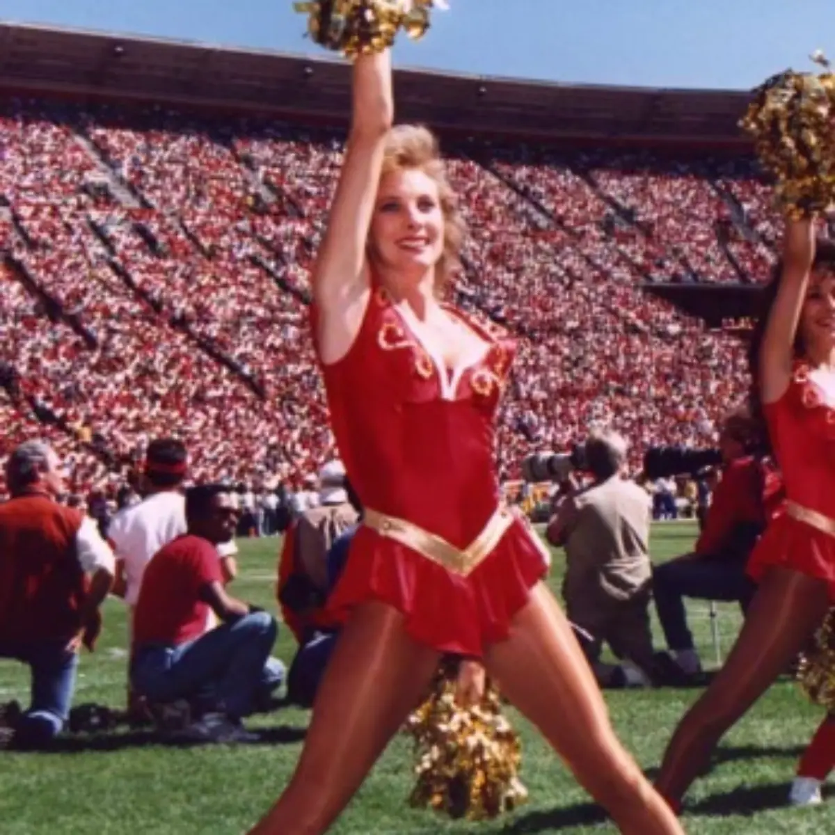 Angela-King-als-Cheerleader-fuer-die-San-Francisco-49ers-in-den-1980er-Jahren