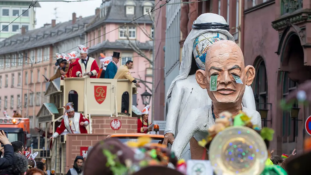 Rund-300-000-Zuschauer-saeumten-den-Weg-des-grossen-Frankfurter-Fastnachtszugs-2023