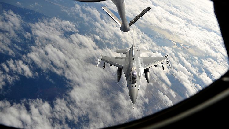 Die F-16-Kampfjet-Koalition "geht tatsächlich voran", sagt US-General Mark Milley.