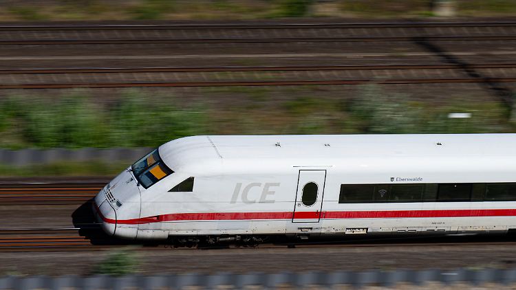 Die Deutsche Bahn bietet insgesamt 50 Ausbildungsberufe und 25 duale Studiengänge an.