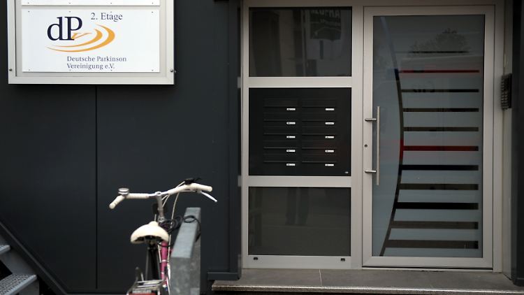 In einem unscheinbaren Geschäftshaus in Neuss hat die Deutsche Parkinson Vereinigung ihren Sitz.
