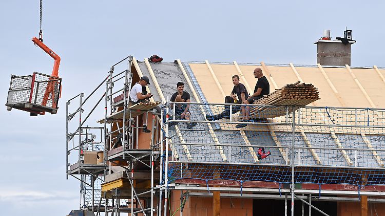 "Der Wohnungsbau befindet sich weiter im freien Fall", sagt Hauptgeschäftsführer Tim-Oliver Müller vom Hauptverband der Deutschen Bauindustrie.