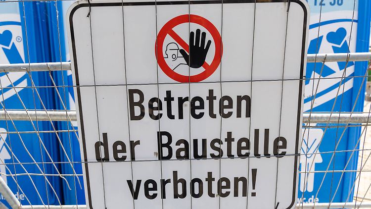 Die Bauwirtschaft leidet unter gestiegenen Baupreisen und höheren Zinsen.
