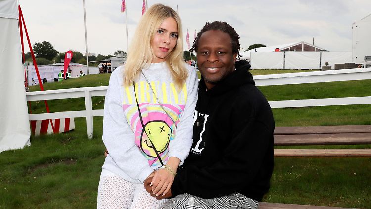 Wollen sich kommendes Jahr das Jawort geben: Mola Adebisi und Adelina Zilai.