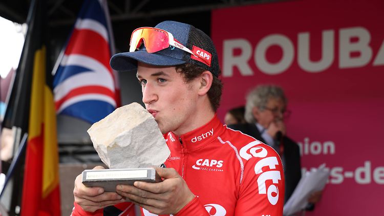 Tijl De Decker bei seinem großen Triumph bei Paris-Roubaix in diesem Mai. 