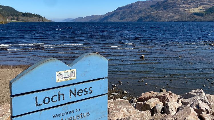Es gibt keinerlei Beweise für die Existenz von "Nessie", aber das muss ja nichts heißen, oder?