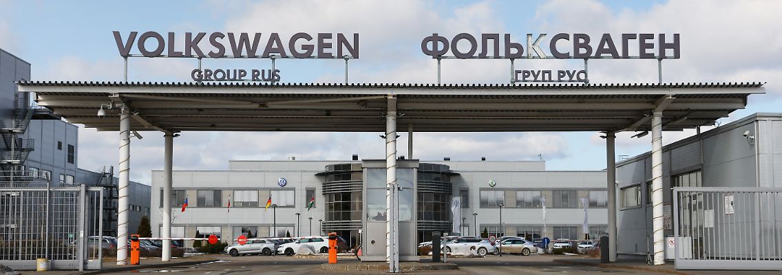 2022-04-05T060057Z_564274636_RC2VCT9JYQQ4_RTRMADP_3_UKRAINE-CRISIS-RUSSIA-VOLKSWAGEN.JPG