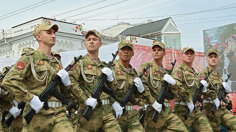 Parade der 126. Brigade der russischen Schwarzmeerflotte. (Archivbild)