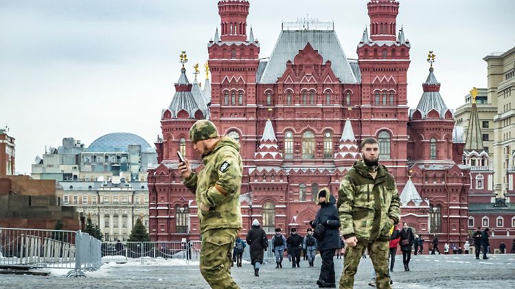 Angehörige der Gruppe Russitsch in Moskau.