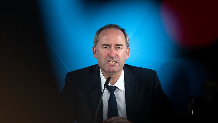 Aiwanger dementiert die Vorwürfe und will rechtlich dagegen vorgehen.