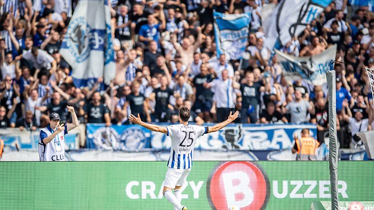 Haris Tabakovic jubelt über sein 5:0 gegen Fürth.