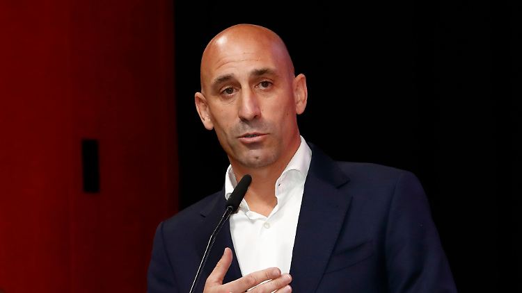 Die FIFA suspendierte den spanischen Verbandspräsidenten Luis Rubiales, nun könnte ein spanisches Gericht folgen.