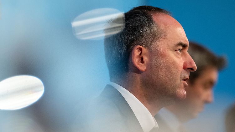 Aiwanger hatte gegenüber der "SZ" angekündigt, im Falle der Veröffentlichung der Vorwürfe gegen diese "Schmutzkampagne" vorzugehen.