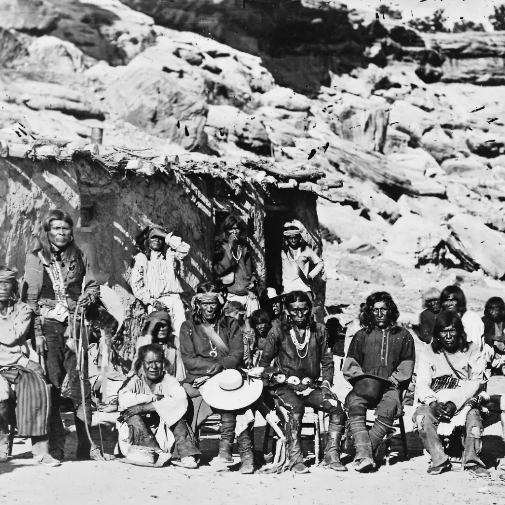Angehoerige-von-einem-Paiute-Stamm-im-Jahr-1909