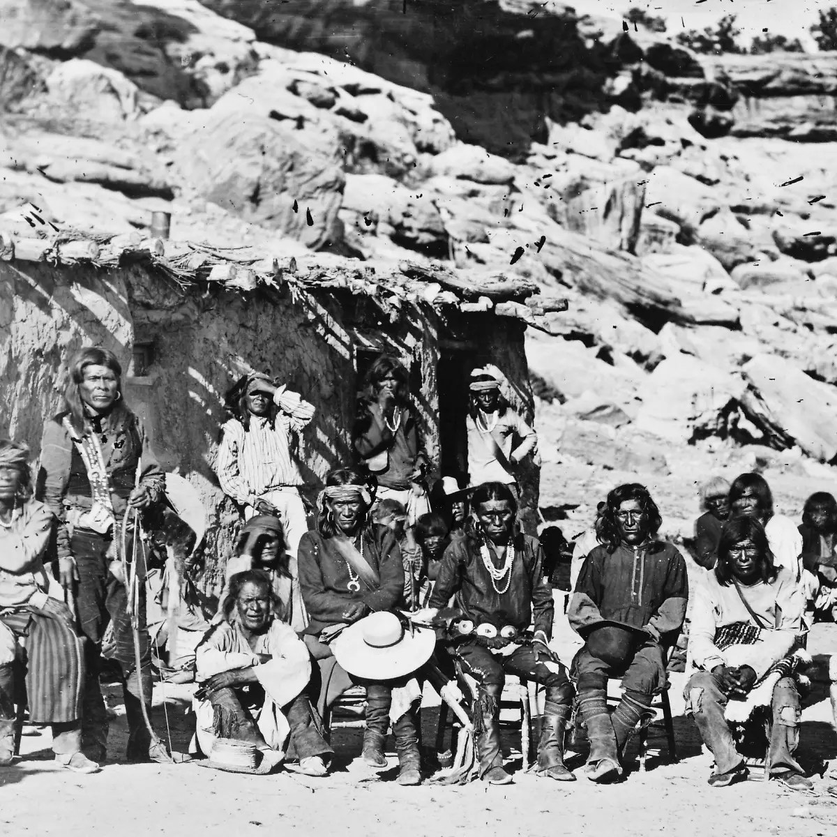 Angehoerige-von-einem-Paiute-Stamm-im-Jahr-1909