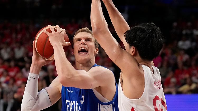Lauri Markkanen und seine Finnen haben keine Chance mehr auf das Weiterkommen.