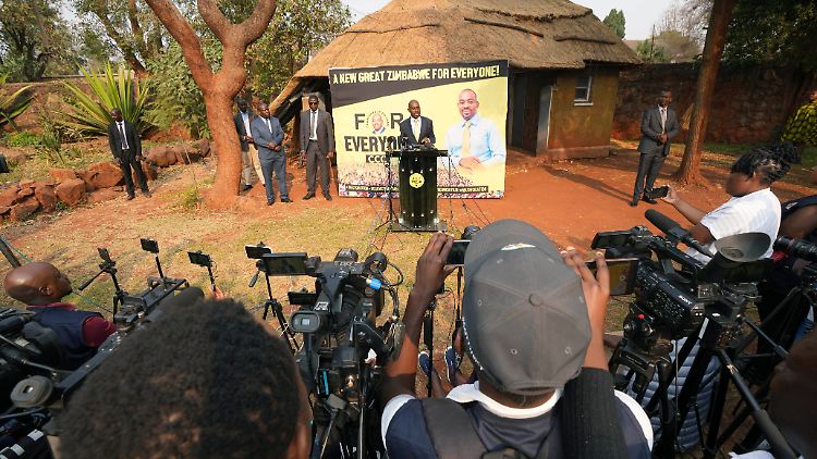 Seine Partei verfüge über "die wahren Ergebnisse", erklärte Oppositionskandidat Nelson Chamisa bei einer Pressekonferenz. 